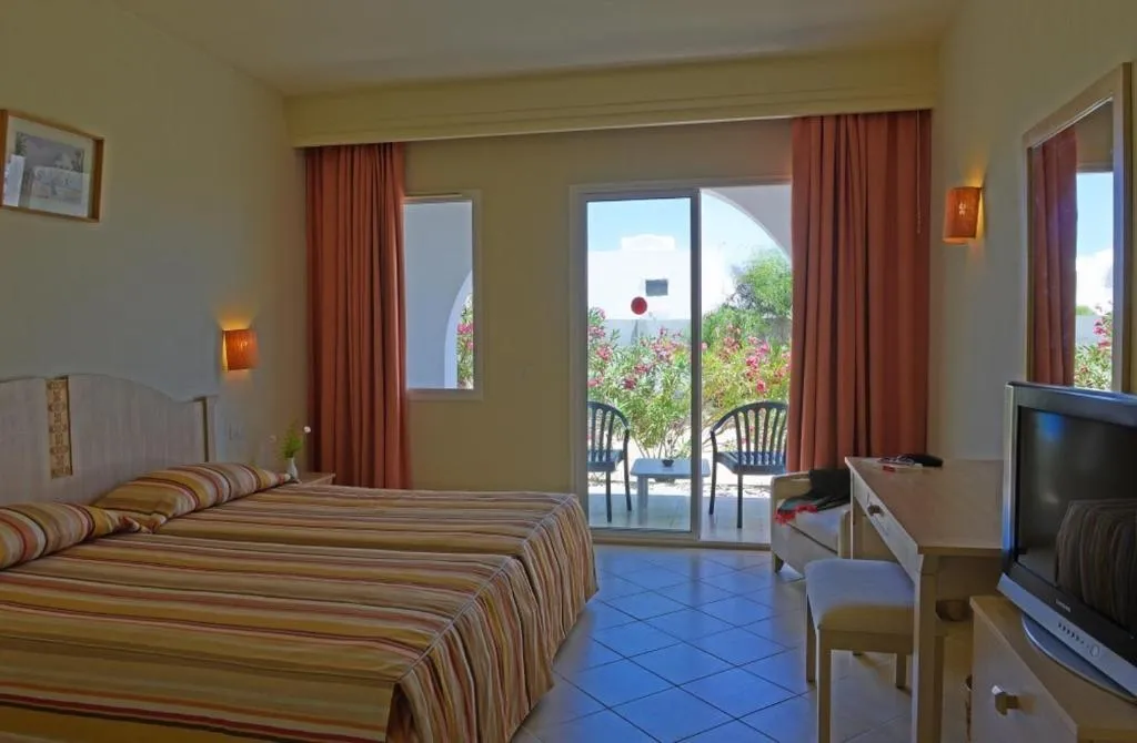 SINGLE POOL VIEW Room, Hotel Riad Meninx Djerba, Tunisia