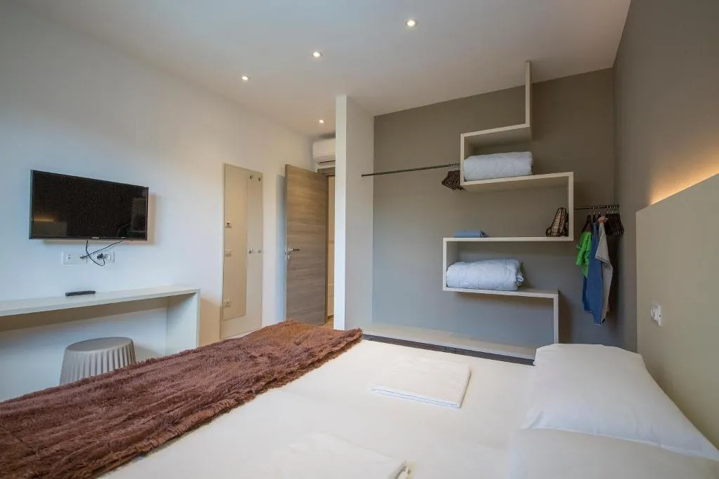 APARTMENT TWO BEDROOMS Room, Riva Lake Lodge, Milan