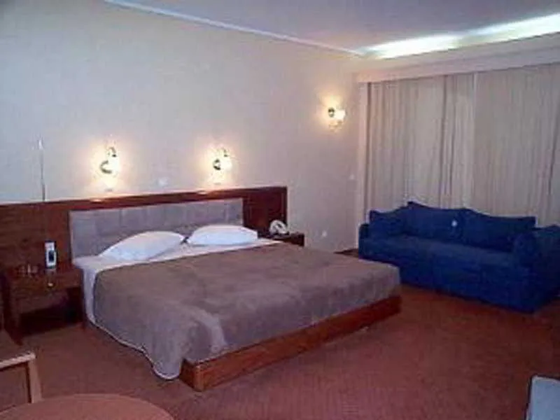 Room, Stanley, Athens