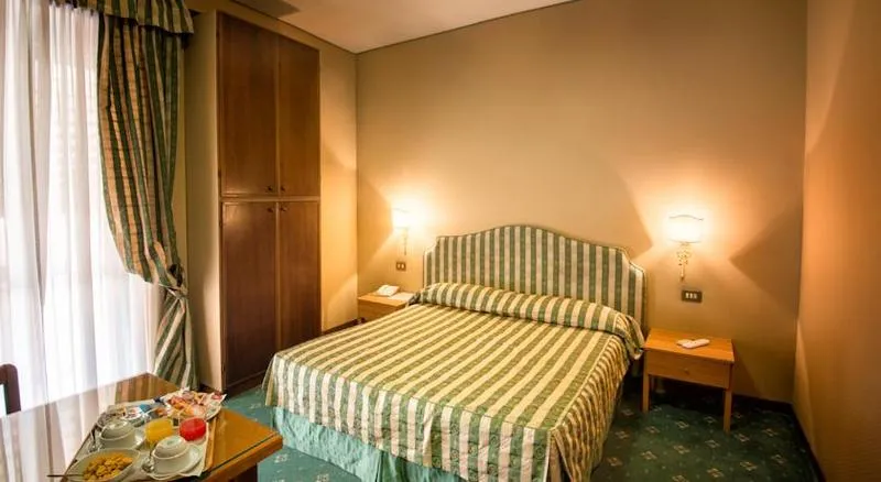 Room, Ponte Bianco, Rome