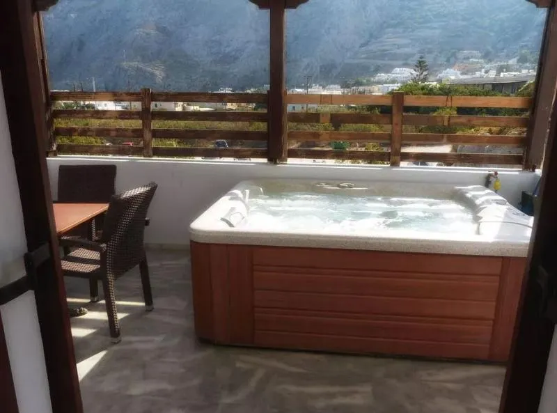 SUITE KING BED WITH JACUZZI Room, Aparthotel Black Sand, Santorini