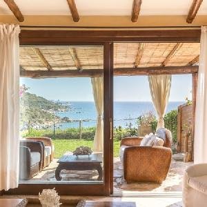 Villa Luna Bay Home Retreat, Cagliari