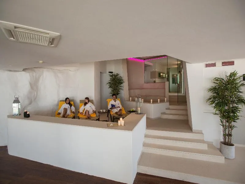 Sports and Entertainment, El Faro, Alghero