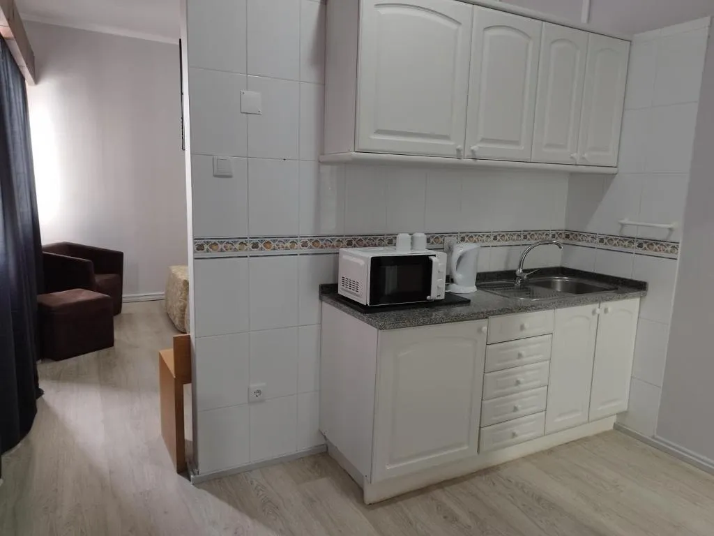 APARTMENT ONE BEDROOM Room, Alojamento Central Ii, Madeira