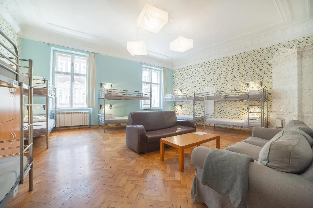 Bed in dormitory WITH SHARED BATHROOM Room, Dizzy Daisy Hostel, Krakow