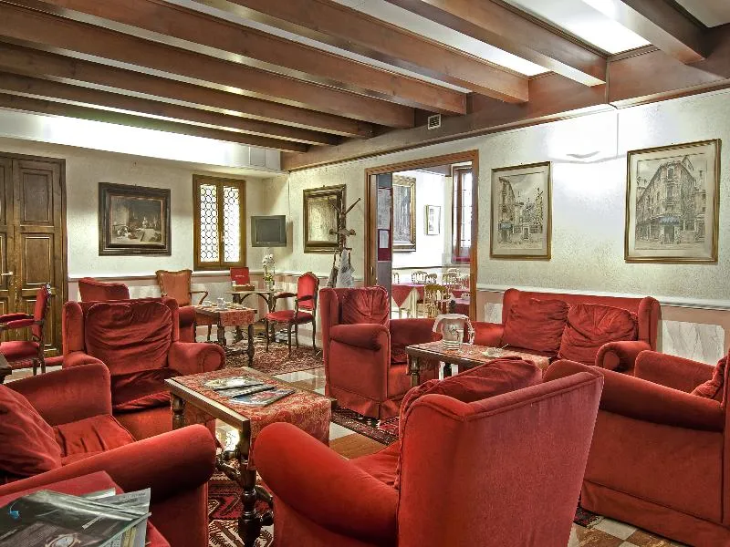 Lobby, La Fenice et des Artistes, Venice