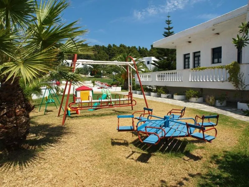 Sports and Entertainment, Muses, Skiathos