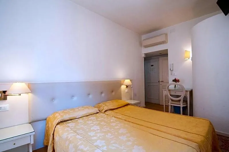 Lobby, Ai Tolentini, Venice