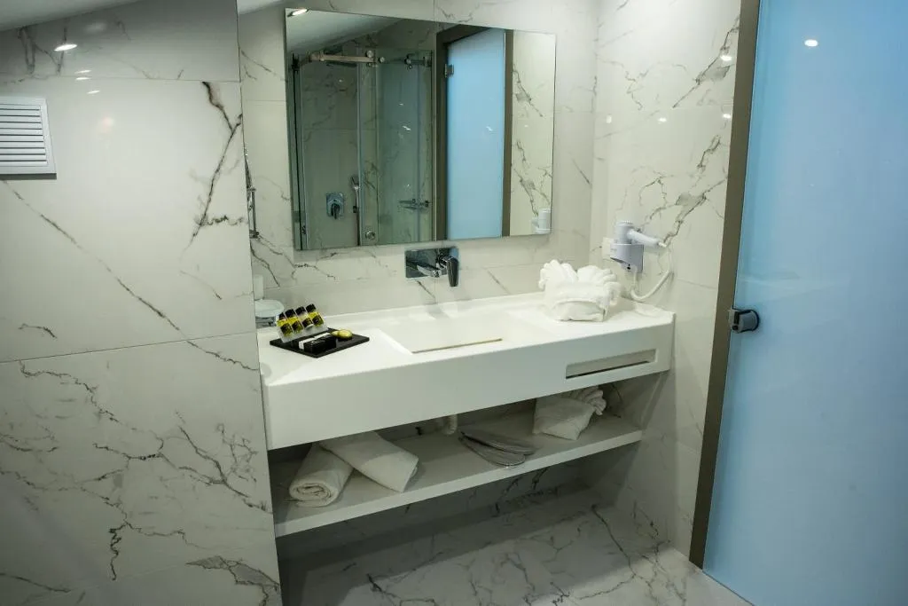 QUADRUPLE WITHOUT BALCONY Room, Lagaria Hotel, Thessaloniki
