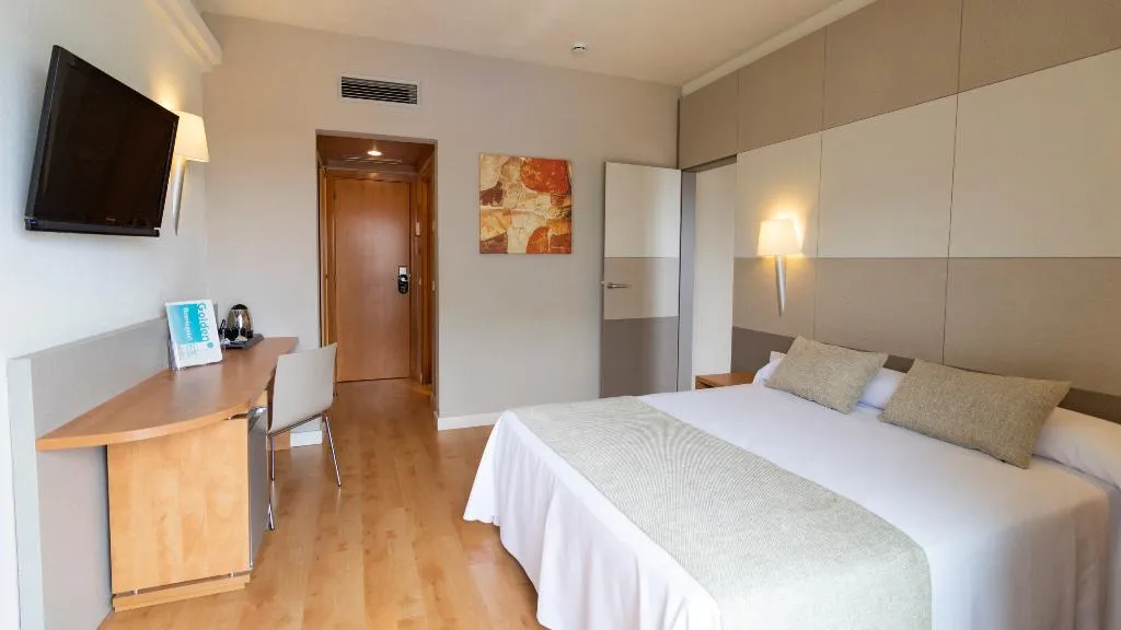 FAMILY ROOM POOL VIEW Room, Golden Taurus Aquapark Resort, Costa Brava