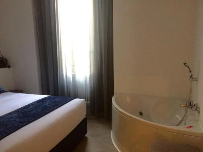 Room, El Siglo, Valencia