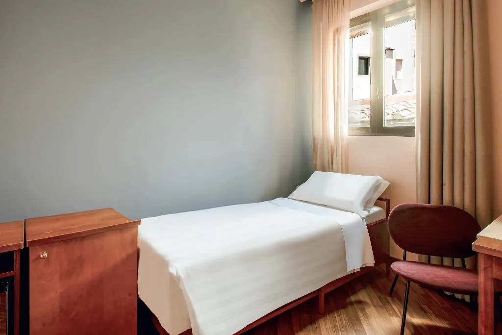 JUNIOR SUITE STANDARD Room, B&B Hotel Firenze Laurus Al Duomo, Florence