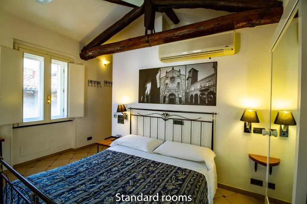 SINGLE WITH SHARED BATHROOM Room, In Riva Al Lago, Milan