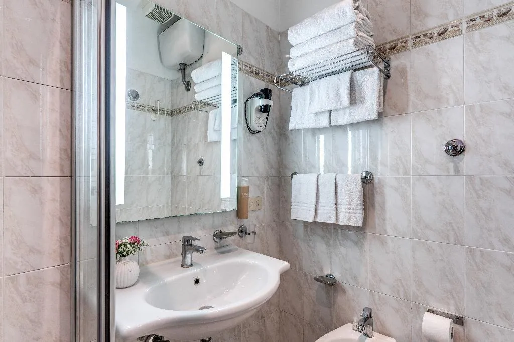 TRIPLE STANDARD Room, Sonya, Rome