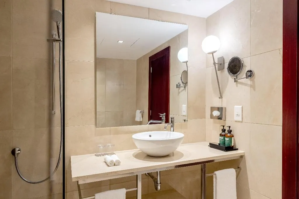 DOUBLE PREMIUM QUEEN BED Room, Crowne Plaza Porto, Porto
