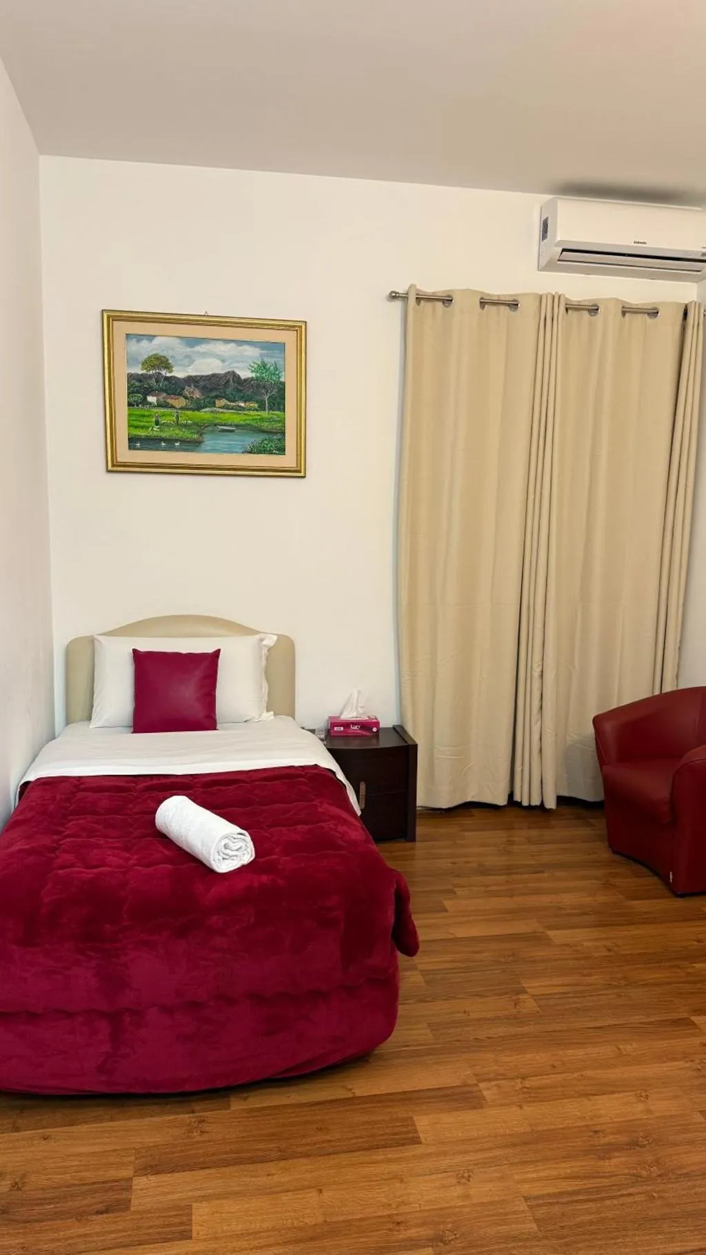 SINGLE WITH BALCONY Room, Two Ducks Hostel, Naples