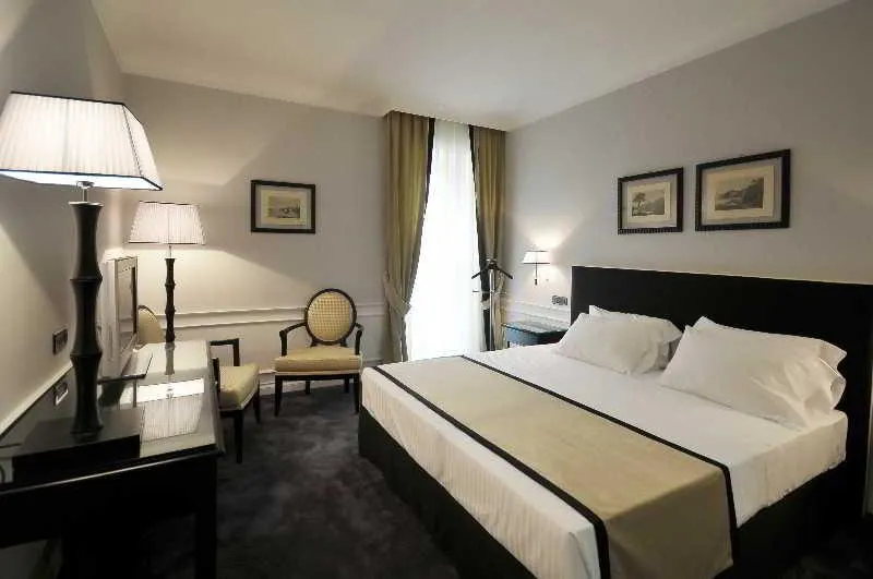 DOUBLE EXECUTIVE Room, Grand Hotel Oriente, Naples