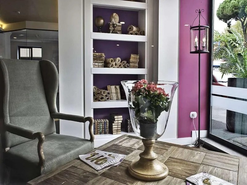 Lobby, Caravel, Rome