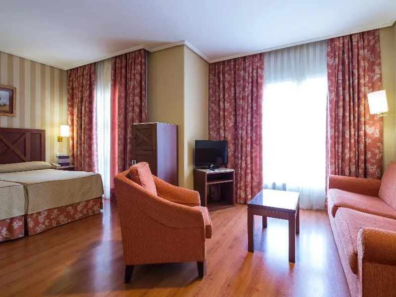 TRIPLE STANDARD Room, Ilunion Alcora Sevilla, Seville