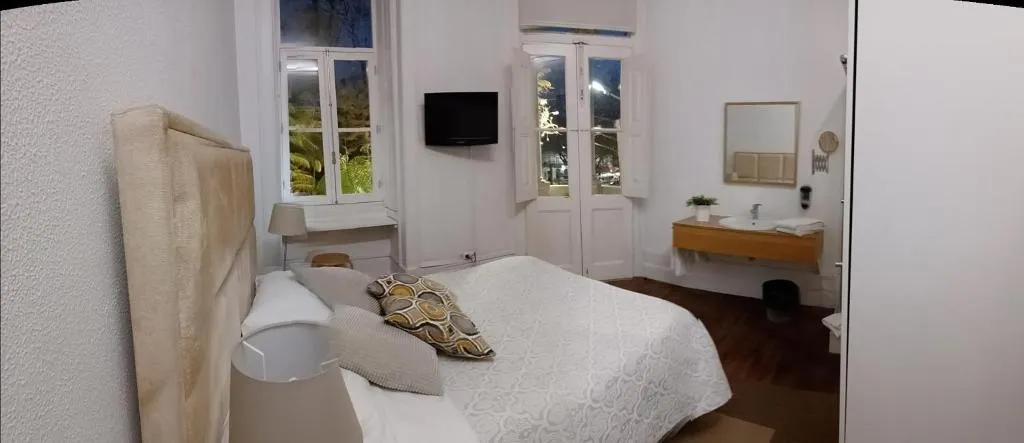 DOUBLE SUPERIOR WITH BALCONY Room, WW Hostel & Suites, Porto