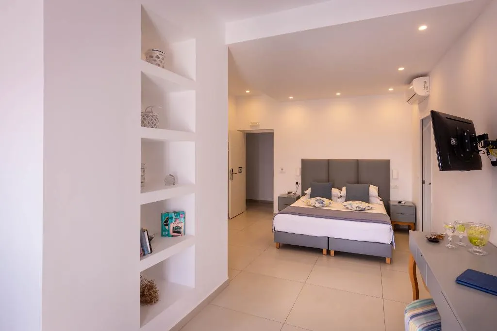 JUNIOR SUITE STANDARD Room, Mar n Mar Crown Hotel-Suites, Santorini