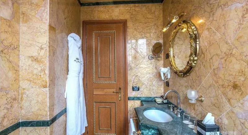 Double or Twin CLASSIC Room, River Palace Hotel, Rome