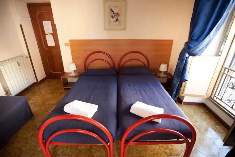 Room, B & T Rooms Trani, Naples