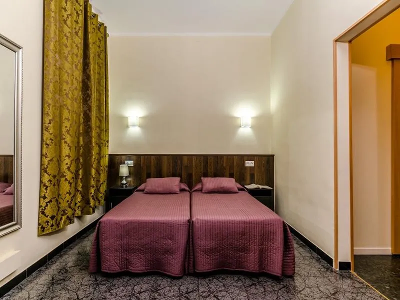 QUADRUPLE STANDARD Room, Victoria Palace, Barcelona