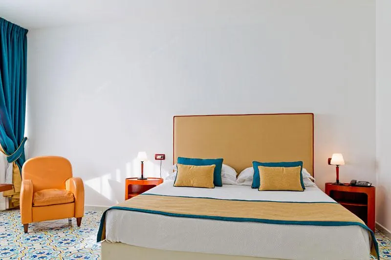 JUNIOR SUITE KING BED WITH JACUZZI Room, Mediterranea Hotel and Convention Center, Naples