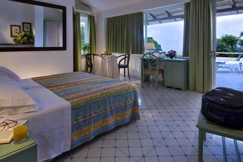 Room, Carlo Magno, Naples