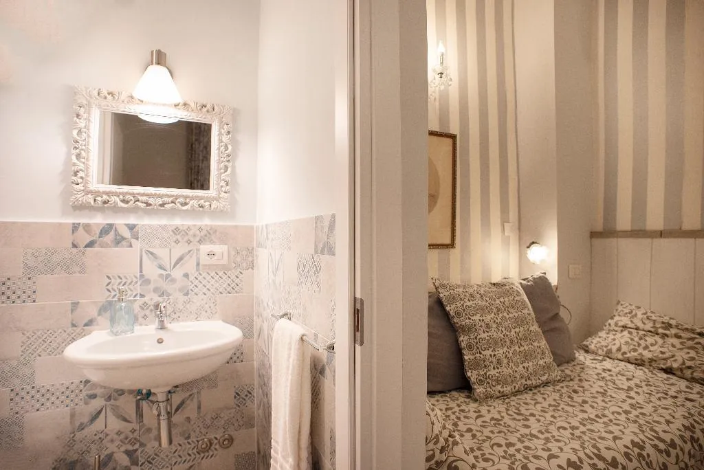 TRIPLE STANDARD Room, B&B Dei Decumani di Napoli, Naples