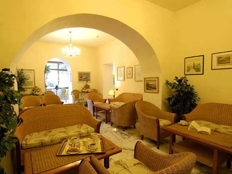 Lobby, Eden, Naples
