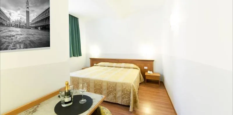 Double or Twin STANDARD Room, Laerte Palace Hotel, Venice