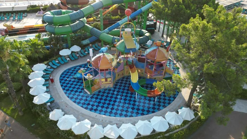 Pool, Crystal Flora Pearl Collection, Antalya