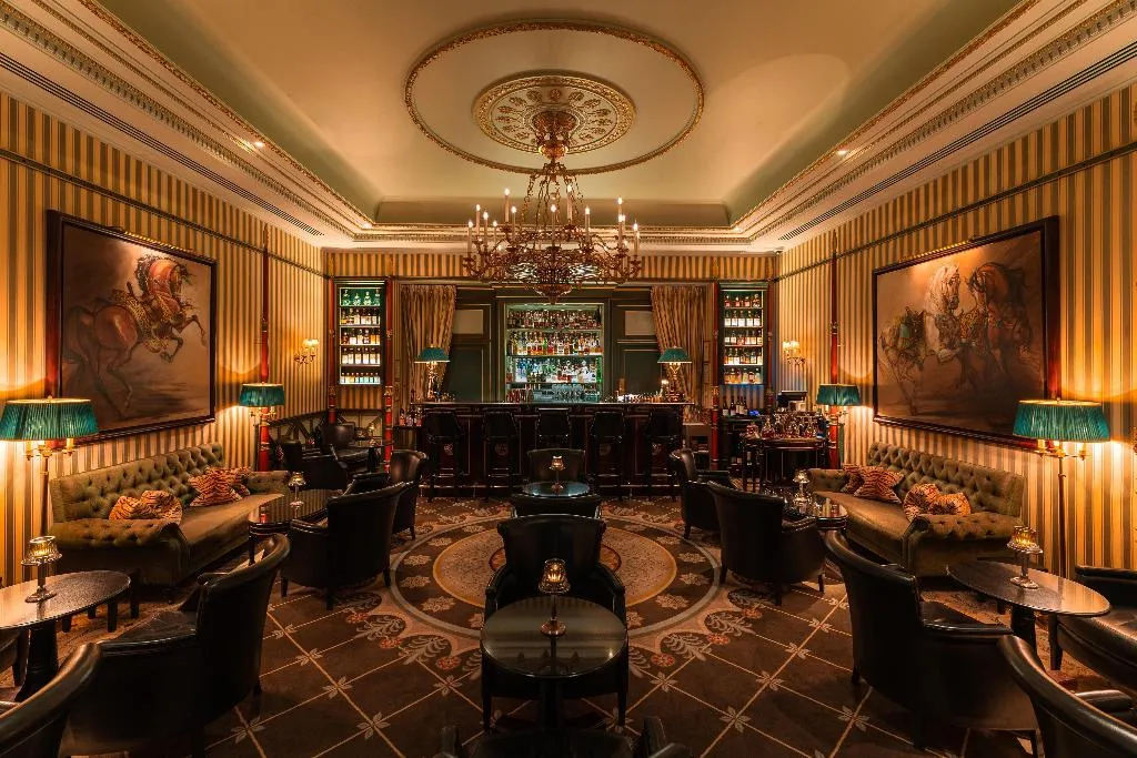 Bar, Shangri-La Hotel Paris, Paris
