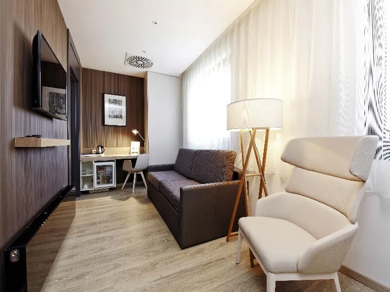 JUNIOR SUITE STANDARD Room, Occidental Praha, Prague