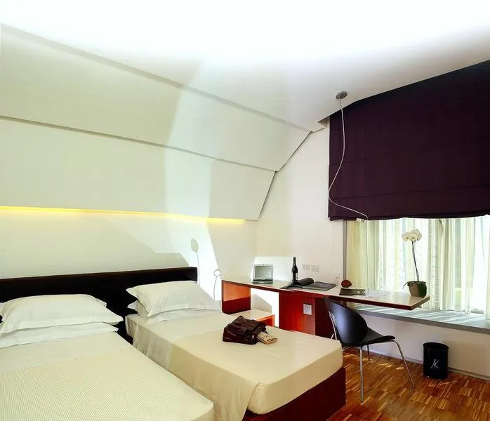 TRIPLE STANDARD Room, Black, Rome