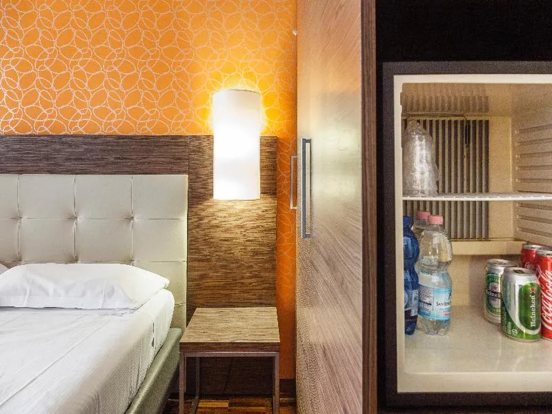 Room, Hotel Des Etrangers, Milan