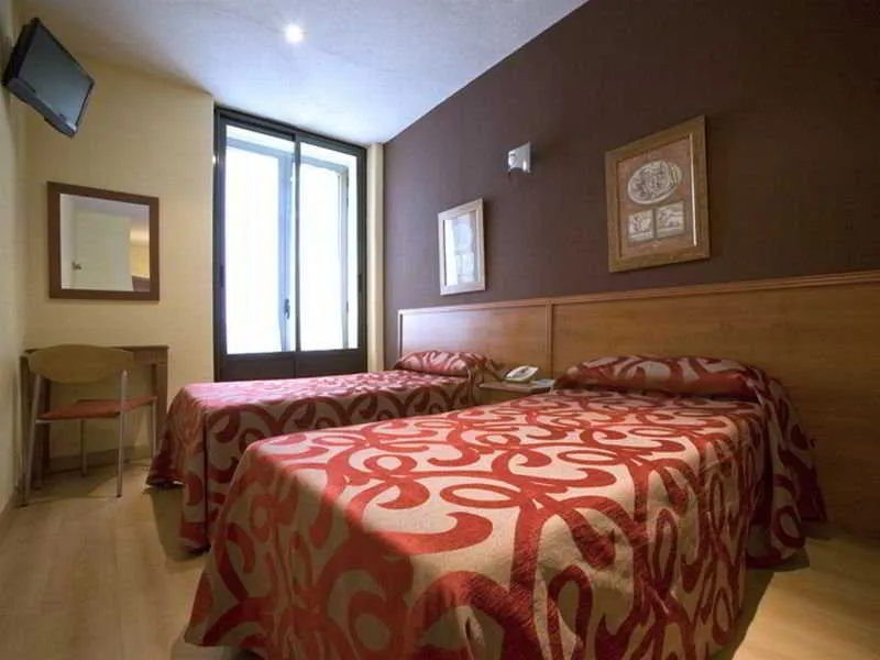 Room, Persal, Madrid