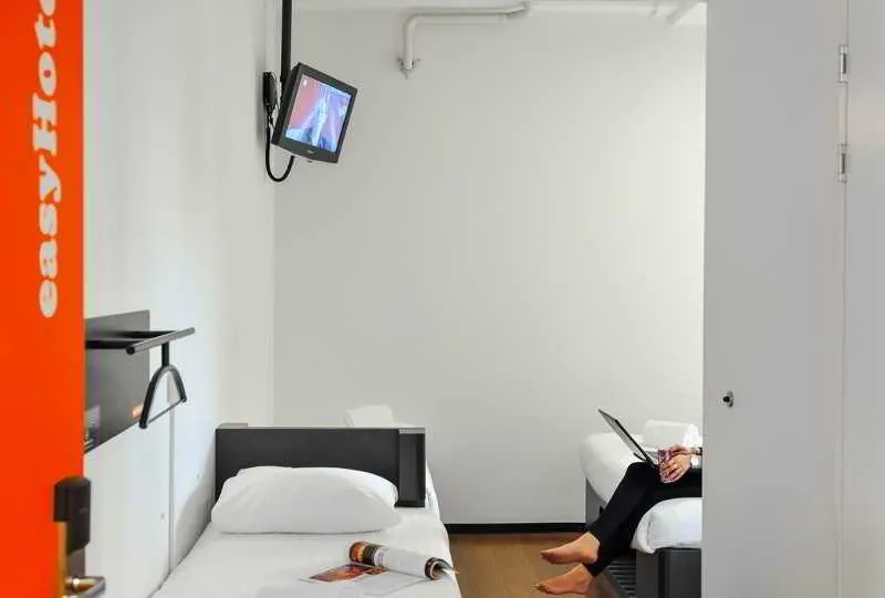 FAMILY ROOM Accessible Room, easyHotel Amsterdam City Centre South, Amsterdam