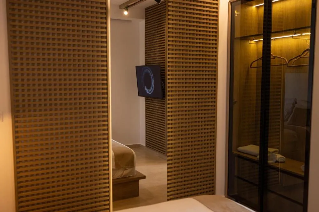 DOUBLE KING SIZE BED Room, Sanimar By Mono Alex, Thessaloniki
