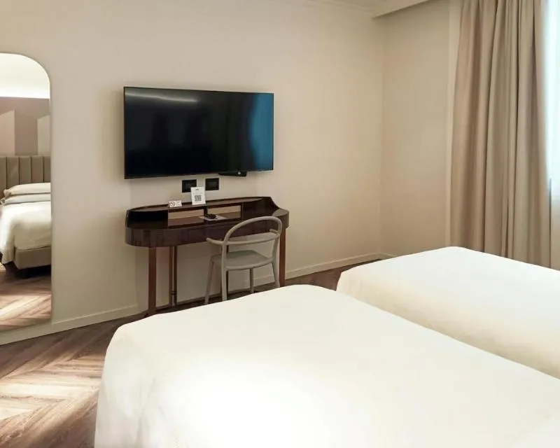 TWIN EXECUTIVE Room, Royal Garden Hotel, Milan