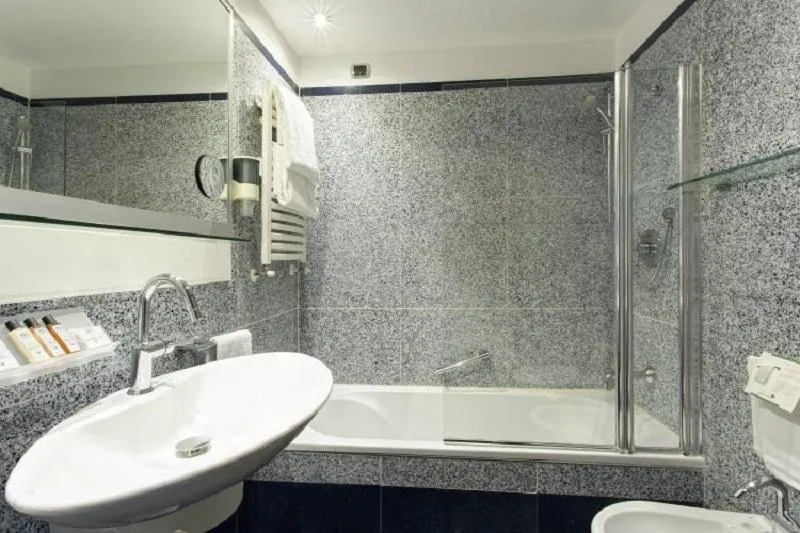 TRIPLE COMFORT Room, Best Western Plus Hotel Universo, Rome