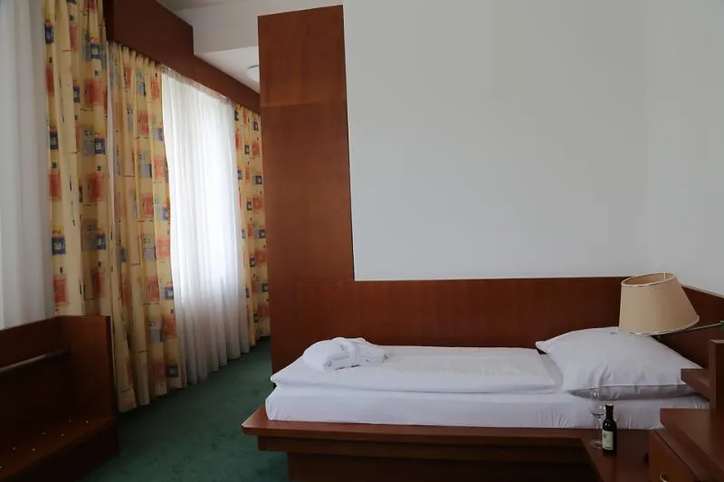 SINGLE STANDARD Room, Popelka Hotel, Prague