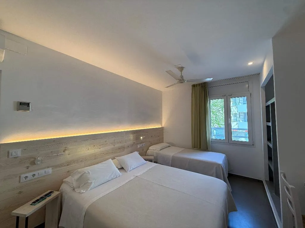 TRIPLE STANDARD Room, Hostal Rom, Costa Brava