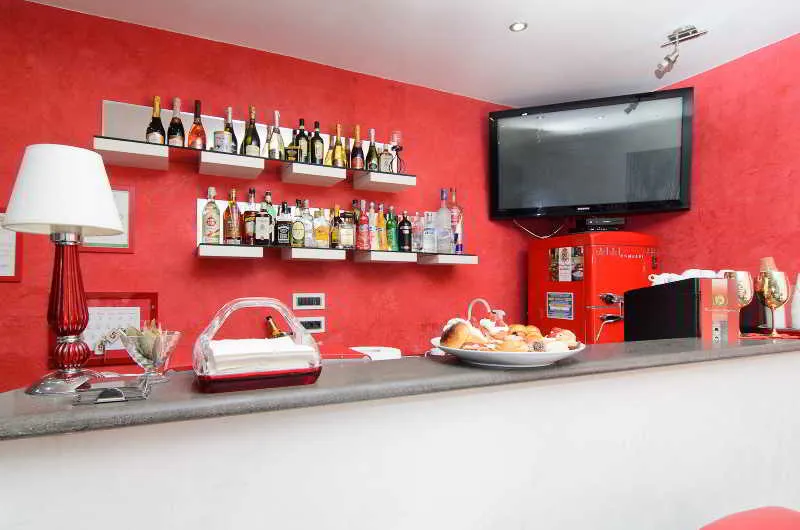 Bar, Covo Degli Angioini, Naples
