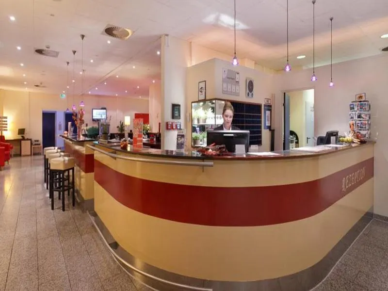 Lobby, Premier Inn Berlin City Süd, Berlin