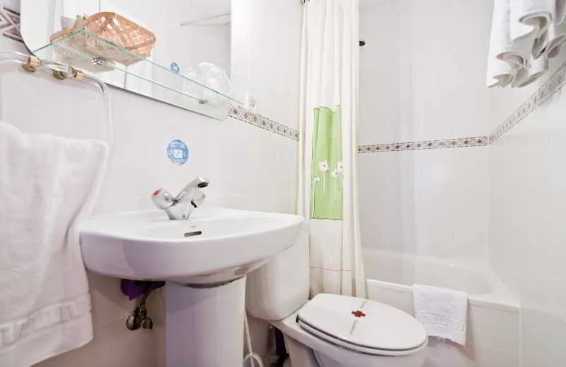 Room, Oporto, Madrid
