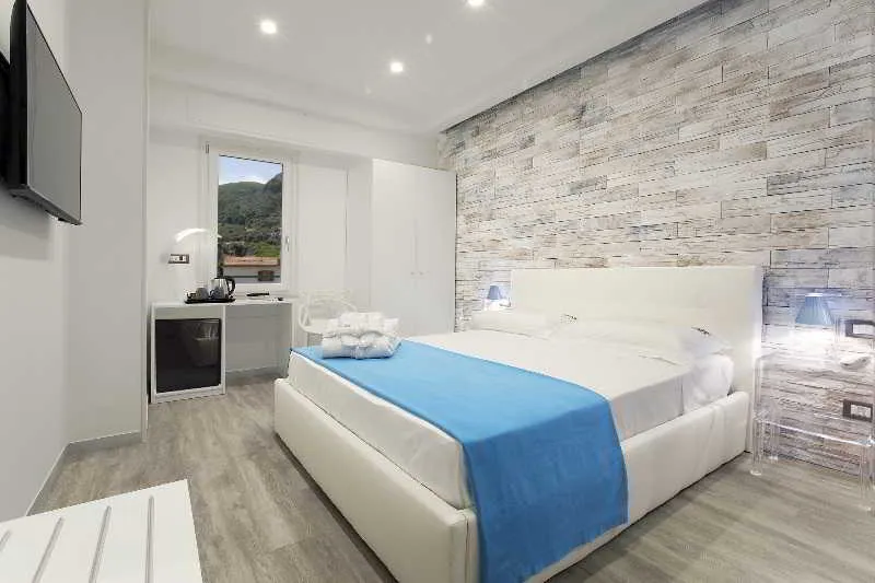 Room, Vhome, Naples