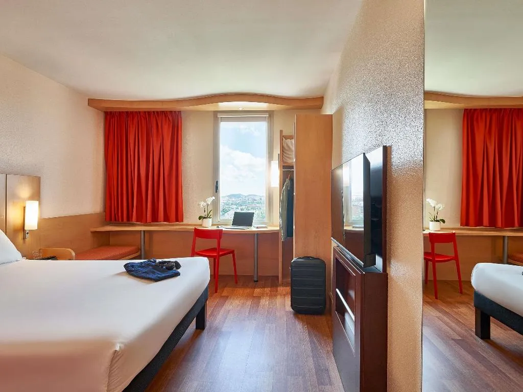DOUBLE Accessible Room, ibis Barcelona Santa Coloma, Barcelona